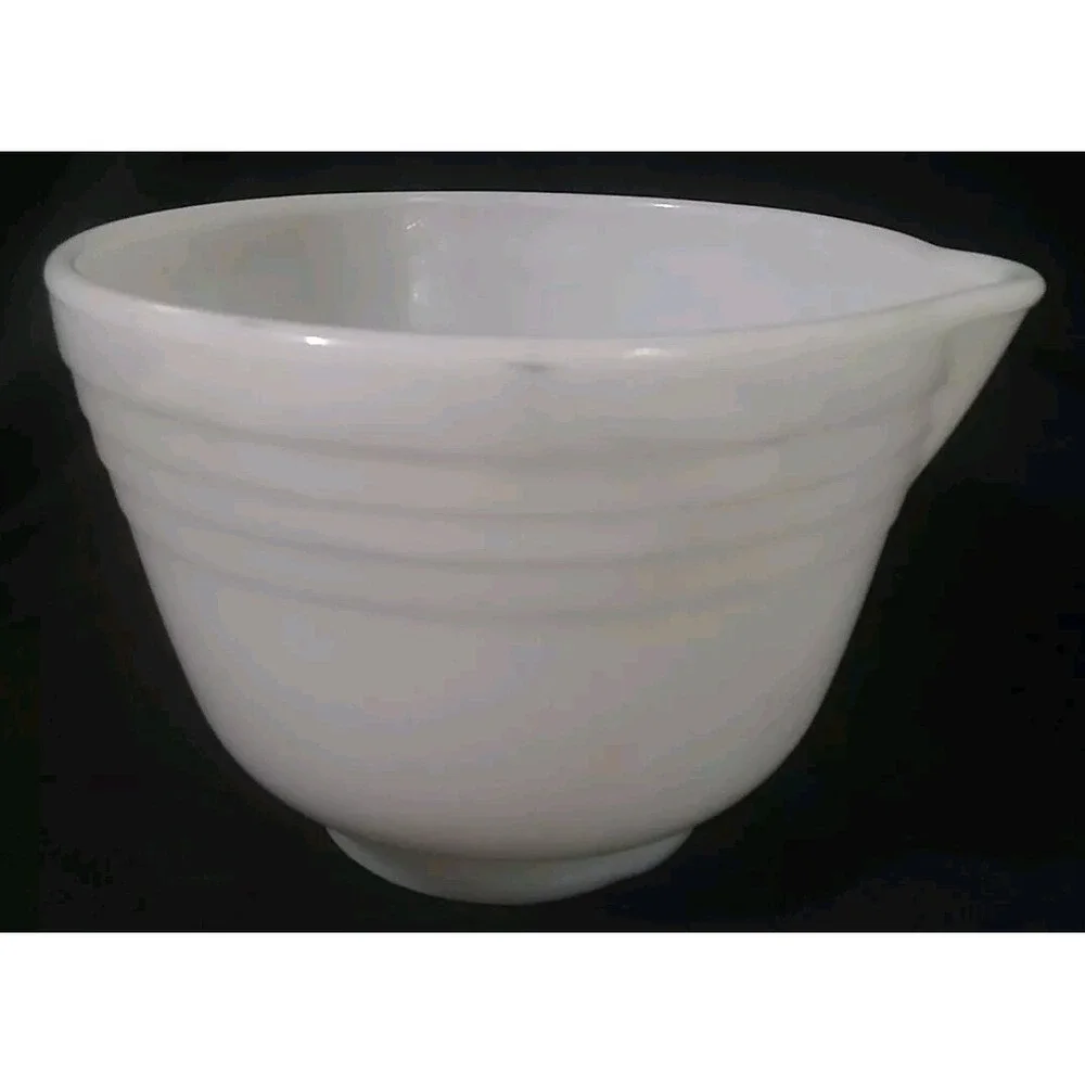 Small Mixing Bowl Ribbed Milk Glass Pour Spout 6.5 Inch‎ Diameter Vintage READ